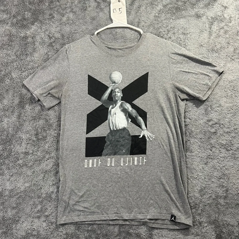 Jordan Brand Michael Jordan Graphic T-Shirt Gray Heather Mens Small Jumpman